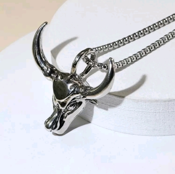 Stainless Steel Silver Bull Head Pendant Necklace 22" - Picture 3 of 3
